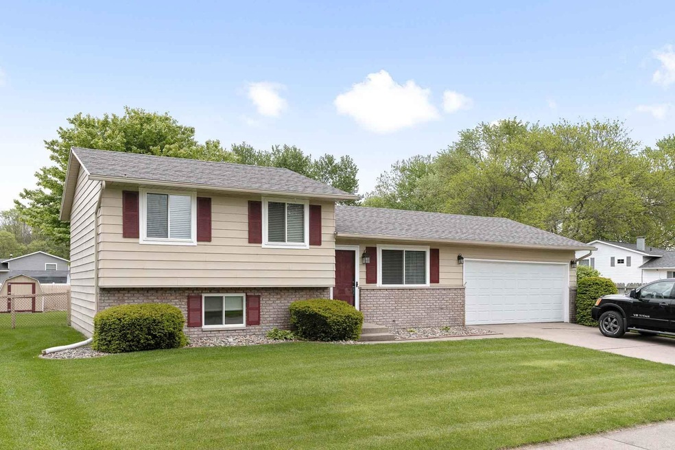 1562 Conant Ct, Mishawaka, IN 46544 - photo 1