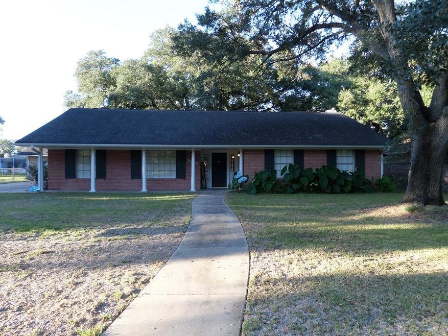 2713 Oak Dr, Bay City, TX 77414 - photo 1