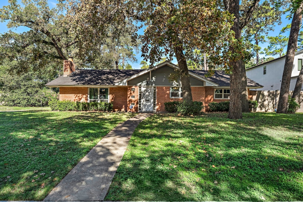 8350 Leafy Ln, Houston, TX 77055 - photo 1