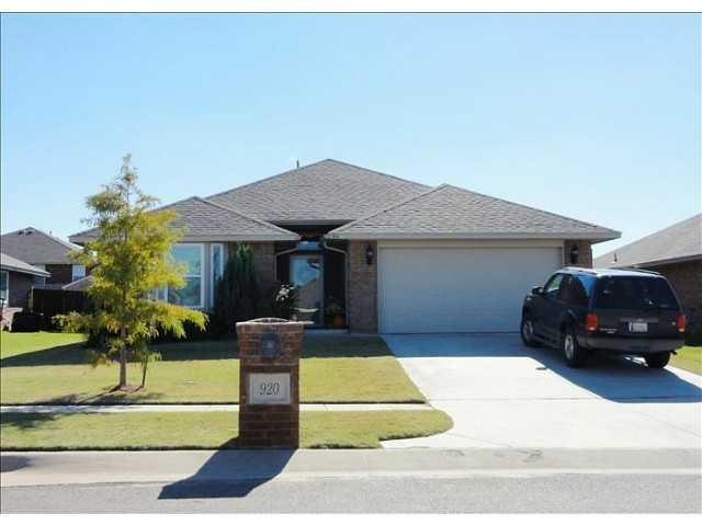 920 Eagle Cliff Dr, Norman, OK 73072 - photo 1