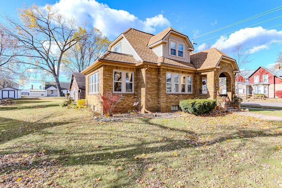 127 N 2nd St, Tomahawk, WI 54487 - photo 1