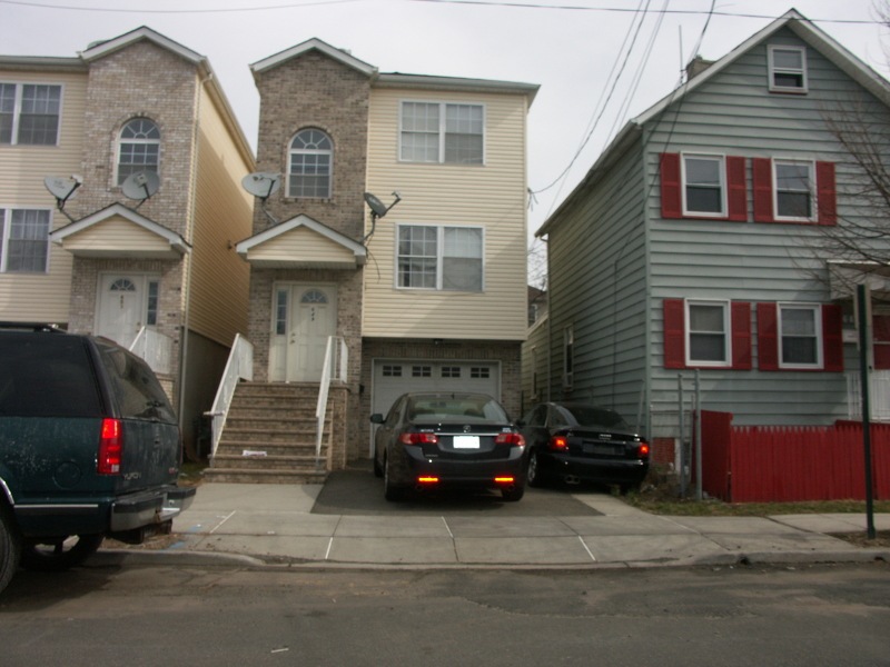 649 S Park St, Elizabethport, NJ 07206 - photo 1
