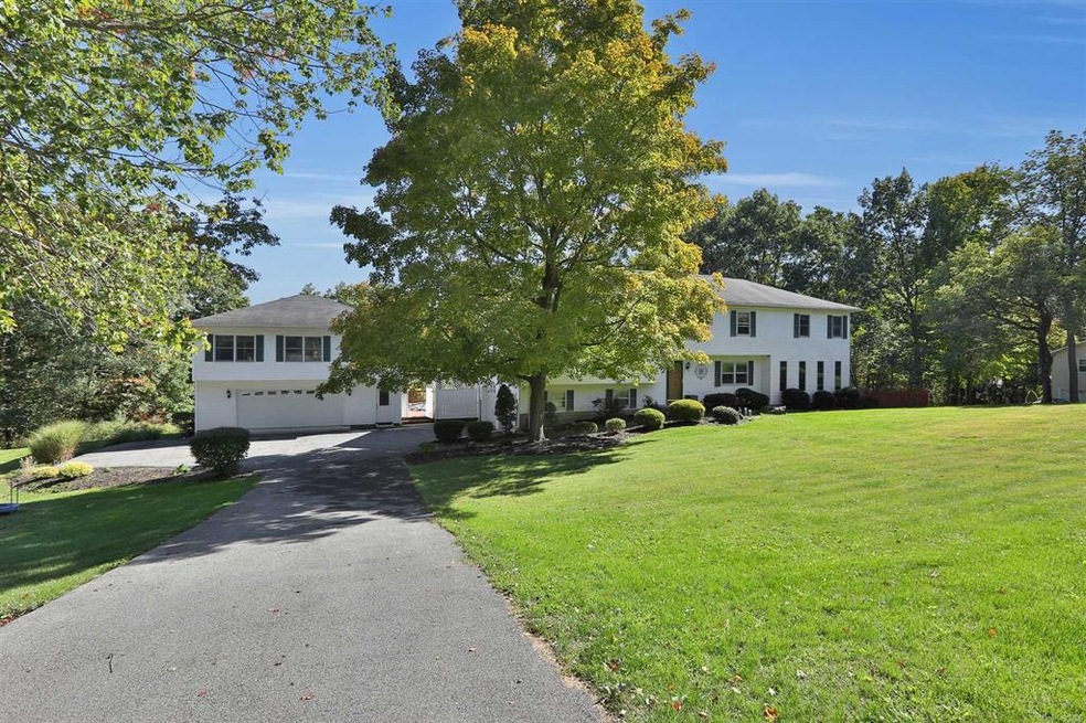 18 Mollys Way, Poughkeepsie, NY 12601 - photo 1