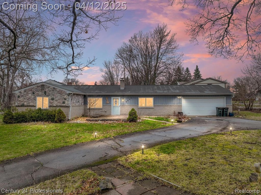 Welcome to 2287 Strader!