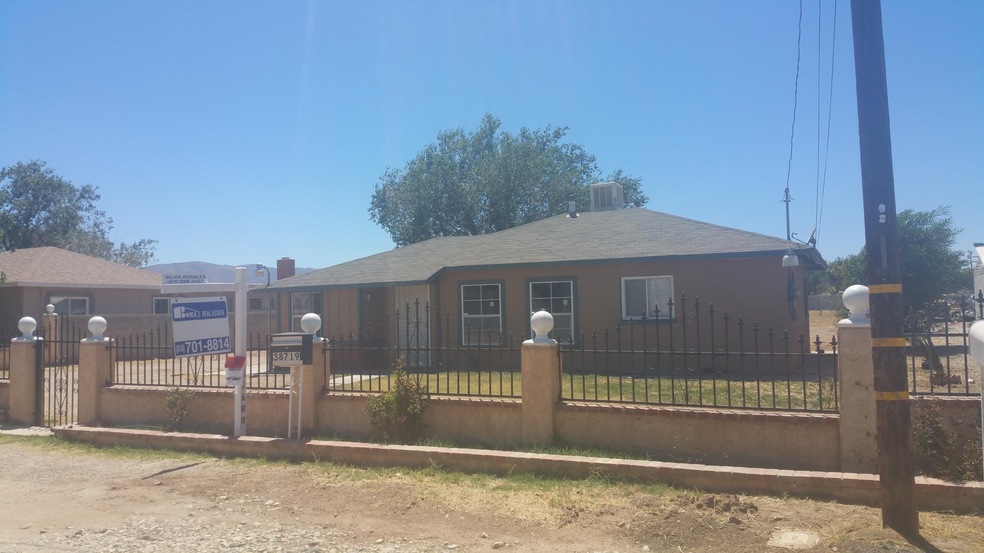 38719 27th st east Palmdale CA 93550 fro