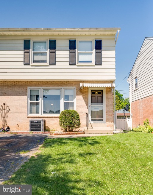 312 Parkview Ave, Reading, PA 19606 - photo 1