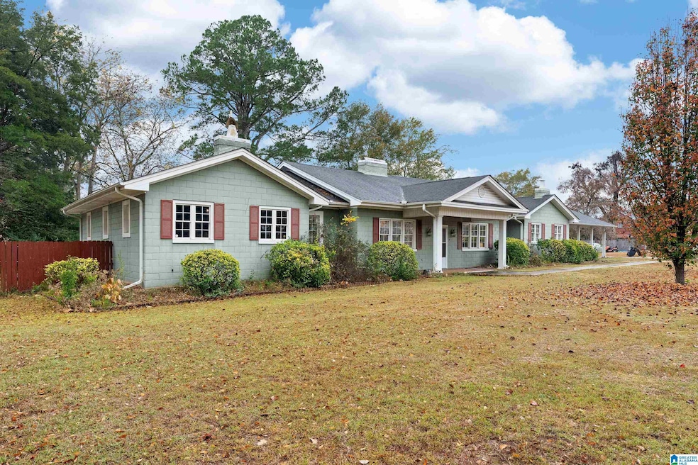 1911 2nd Ave N, Clanton, AL 35045 - photo 1