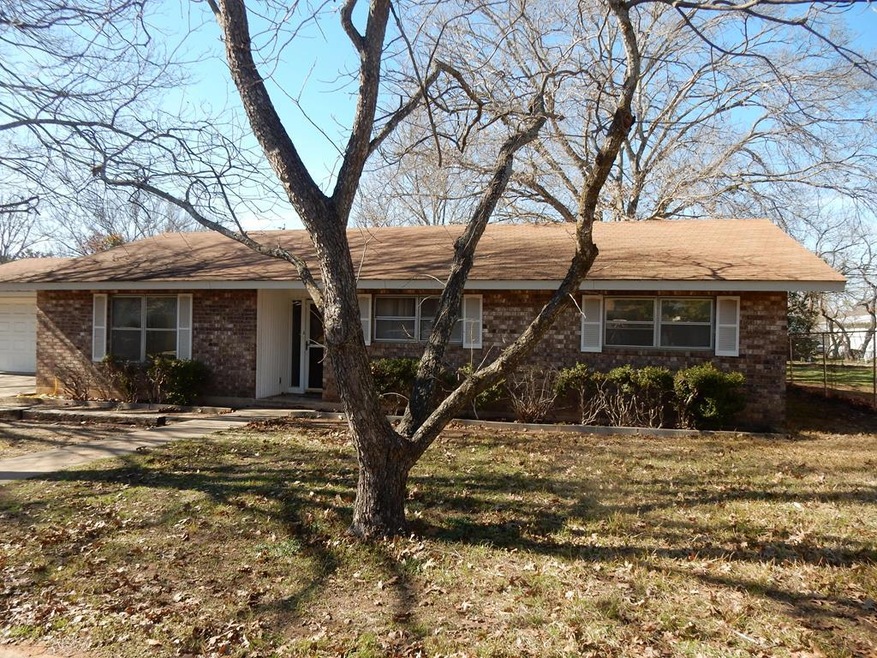 610 Kristofer St, Fredericksburg, TX 78624 - photo 1