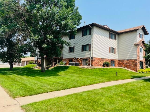 1521 E Melgaard Rd unit 302, Aberdeen, SD 57401 - photo 1