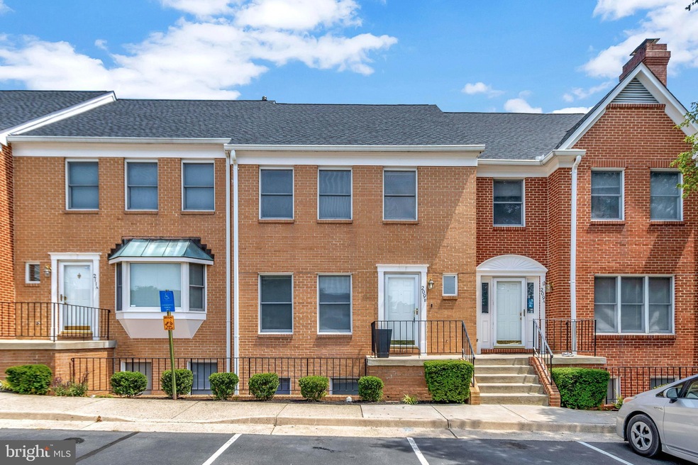 209 Locust St SE unit K, Vienna, VA 22180 - photo 1