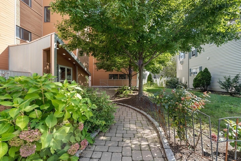 24 Bay State Rd unit 17, Cambridge, MA 02138 - photo 1