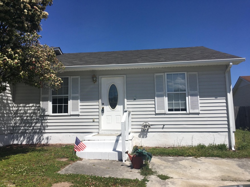 111 Creekview Dr, Jacksonville, NC 28540 - photo 1