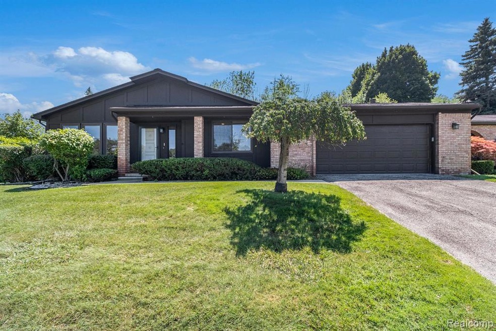 2117 Burgundy St unit 109, West Bloomfield, MI 48323 - photo 1