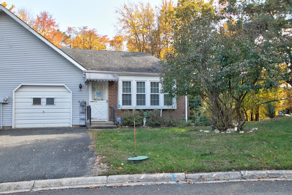 Welcome To 17-b Ivy Ct