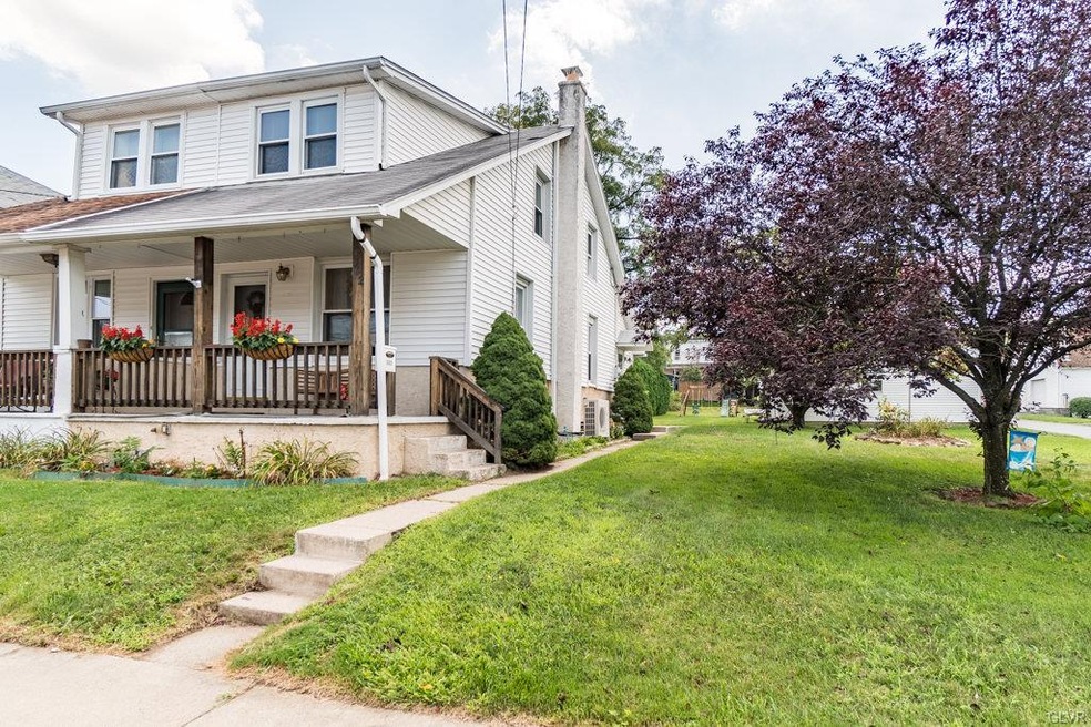 562 Furnace St, Emmaus, PA 18049 - photo 1