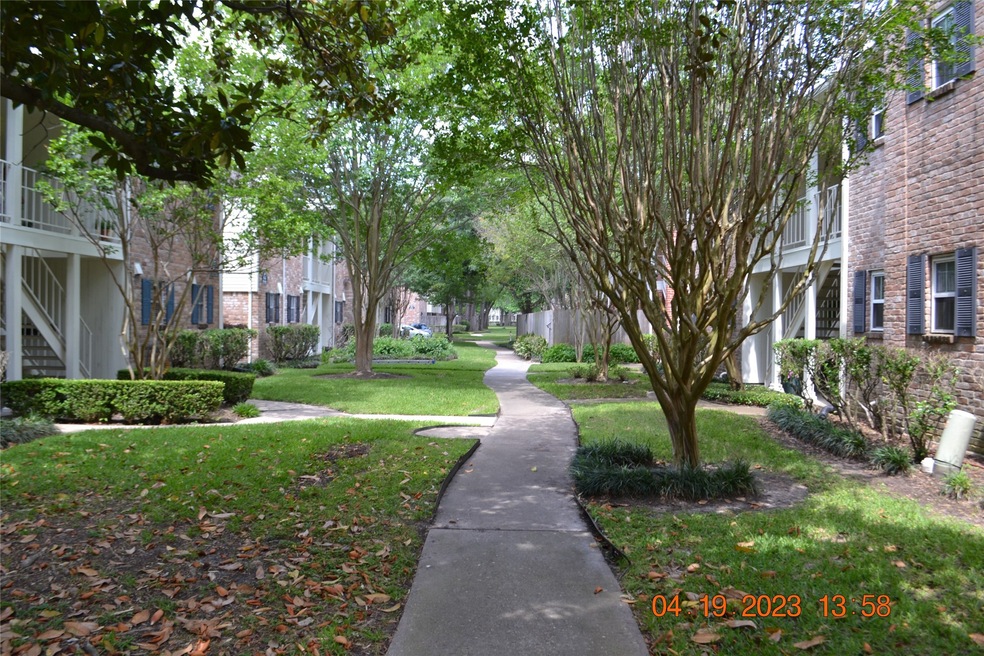 869 Wax Myrtle Ln unit 4, Houston, TX 77079 - photo 1