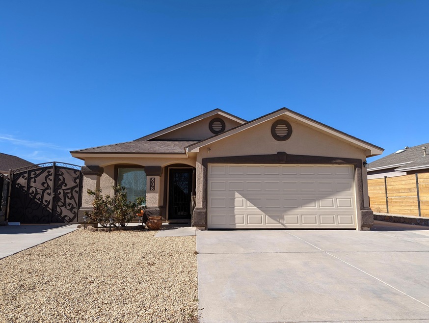 808 Desert Cactus Dr, Horizon City, TX 79928 - photo 1