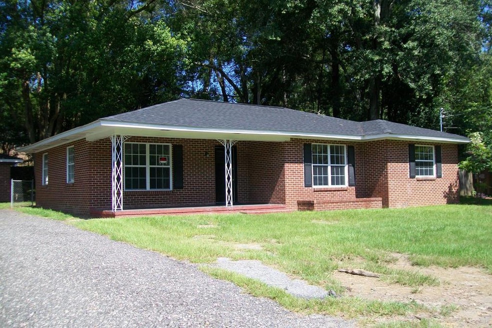 1003 Smith Ave, Douglas, GA 31533 - photo 1