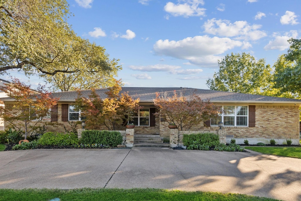 6208 Danbury Ln, Dallas, TX 75214 - photo 1