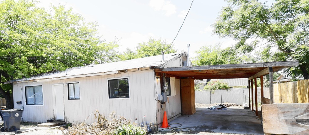 150 N 3rd St, Central Point, OR 97502 - photo 1