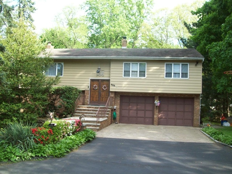 688 Birchwood Dr, Wyckoff, NJ 07481 - photo 1