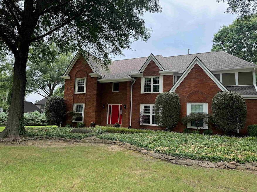 View of front property with a front lawn