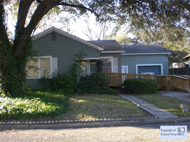 709 E Humphreys St, Seguin, TX 78155 - photo 1
