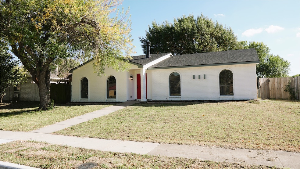 2009 Clark Trail, Grand Prairie, TX 75052 - photo 1