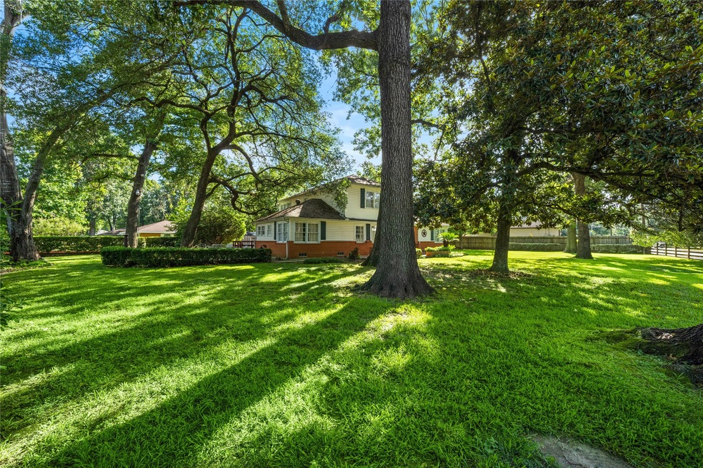 8120 Westview Dr, Houston, TX 77055 - photo 1