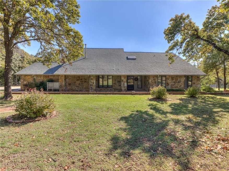 2112 Woodhill Rd, Edmond, OK 73025 - photo 1