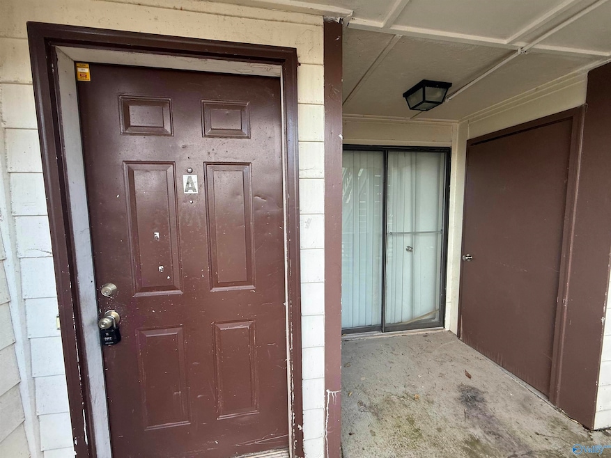 3925 Highridge Dr SW unit A, Huntsville, AL 35802 - photo 1