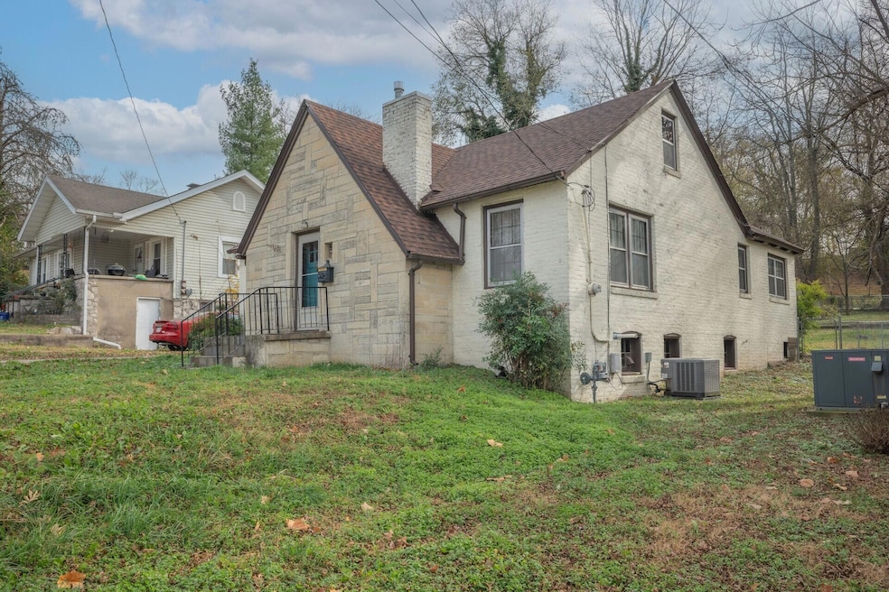 113 E Mckinney St, Neosho, MO 64850 - photo 1