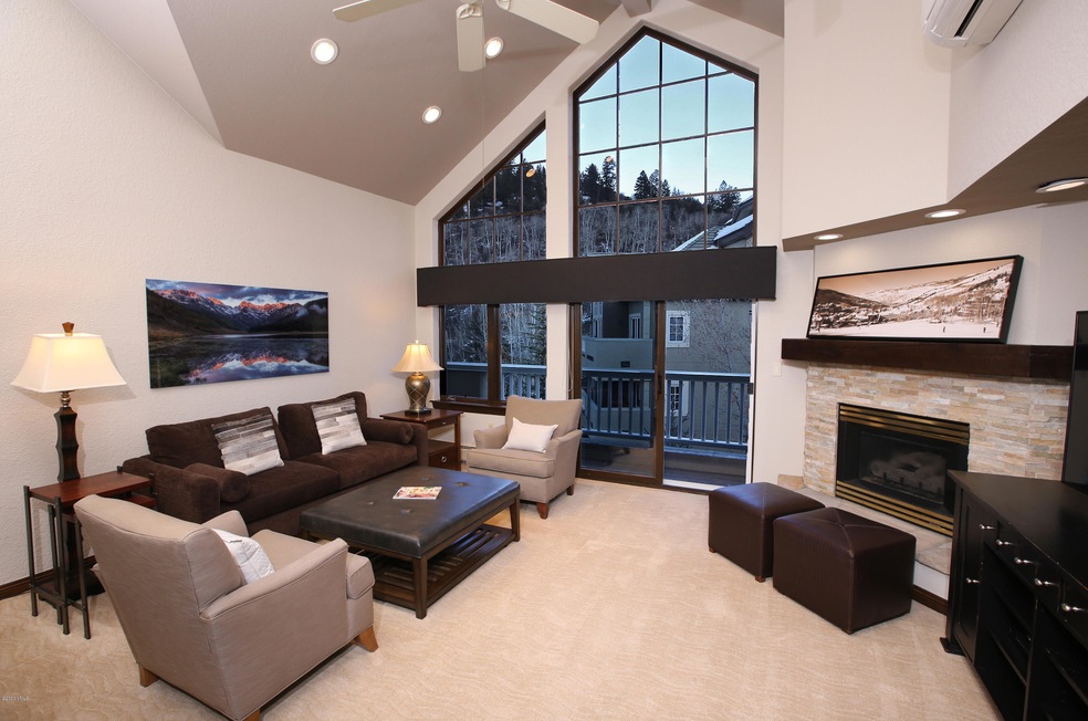 st_james_302_living_1