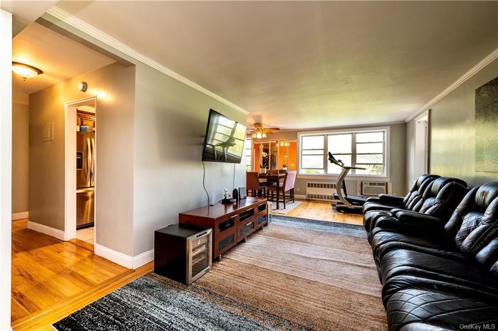 98 Dehaven Dr unit 3F, Yonkers, NY 10703 - photo 1