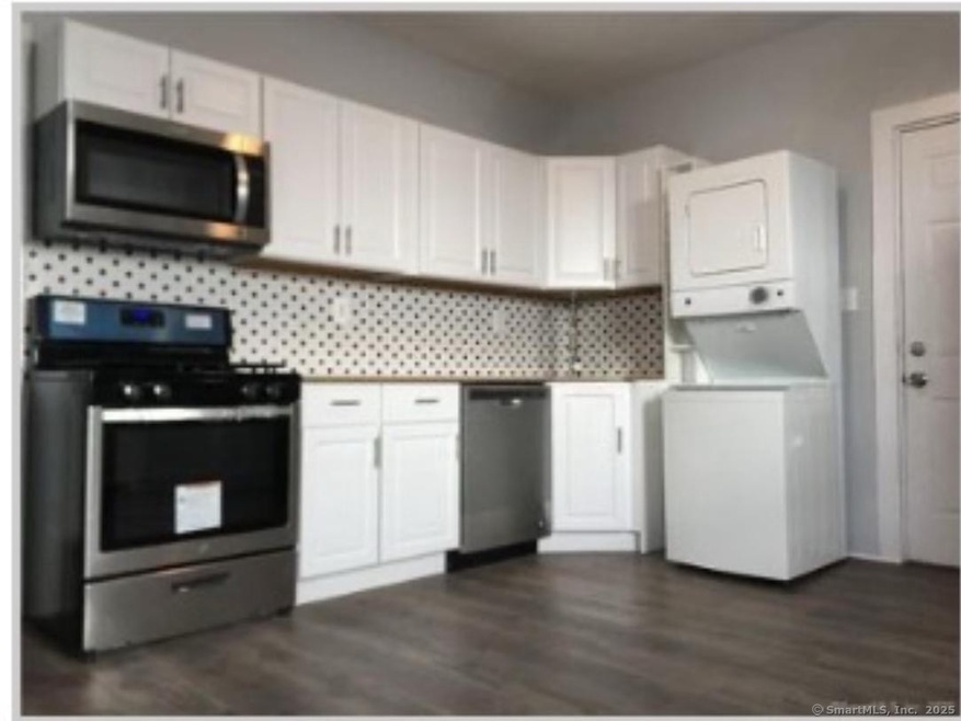 343 Carroll Ave unit 2, Bridgeport, CT 06607 - photo 1