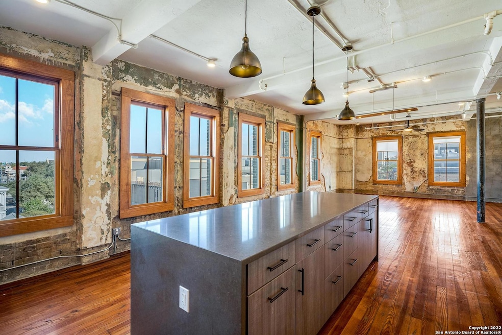 219 N Alamo St unit 401, San Antonio, TX 78205 - photo 1