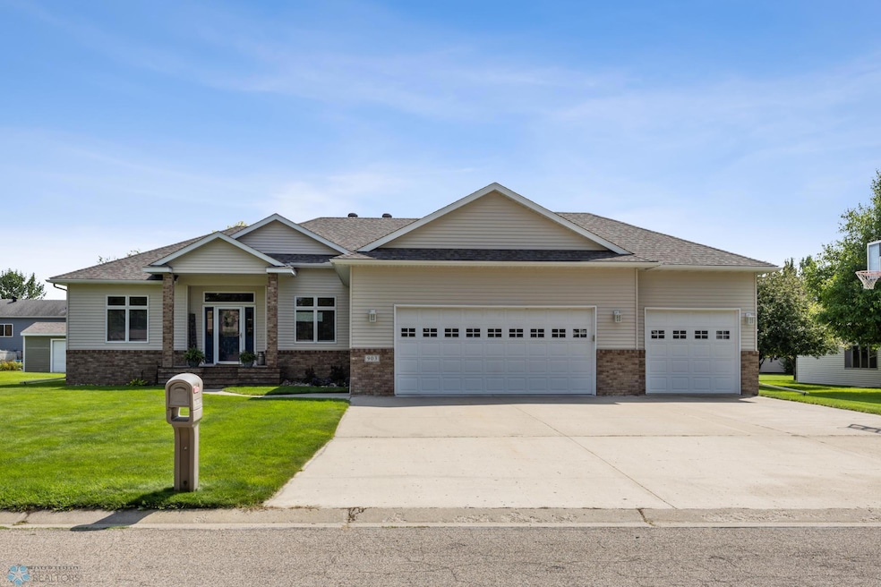 903 7th Ave SE, Barnesville, MN 56514 - photo 1