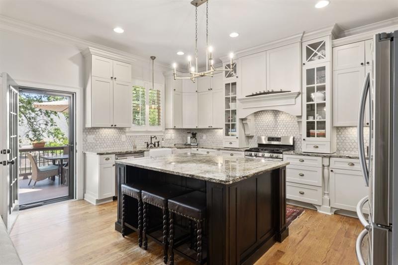 Luxury Kitchen with custom cabinets, large granite