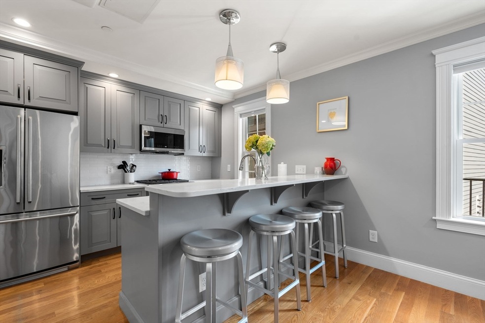 5-9 Franklin St unit 5, Boston, MA 02110 - photo 1