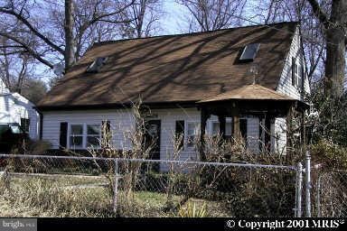 5805 Eastpine Dr, Riverdale, MD 20737 - photo 1