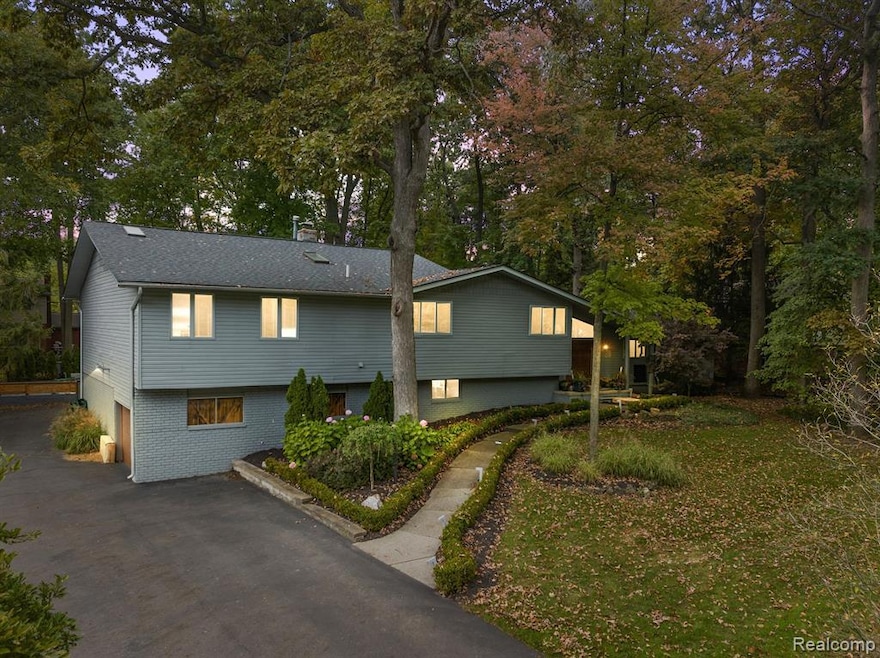 Welcome to 5128 Echo Road in Bloomfield Township.