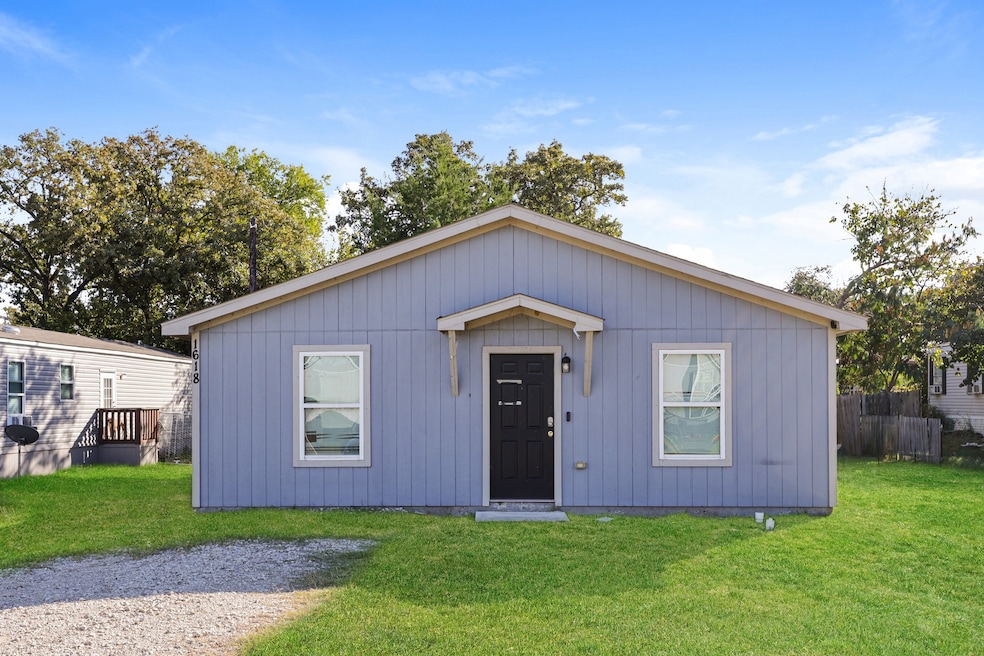 1618 Gale Dr, Azle, TX 76020 - photo 1
