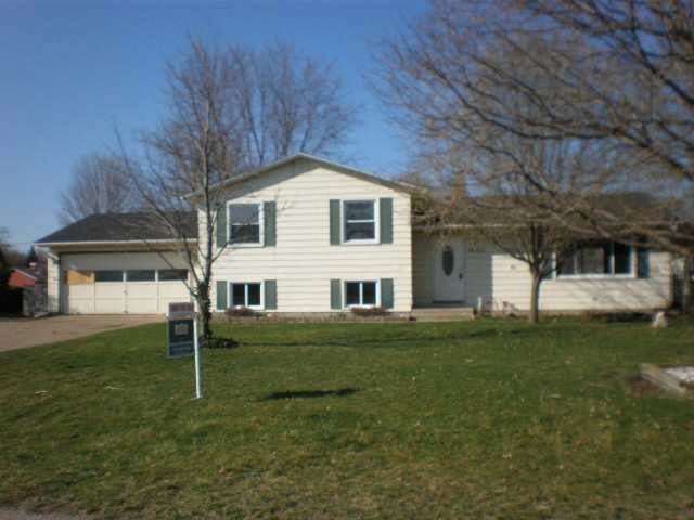 18385 Chaucer Ln, South Bend, IN 46637 - photo 1