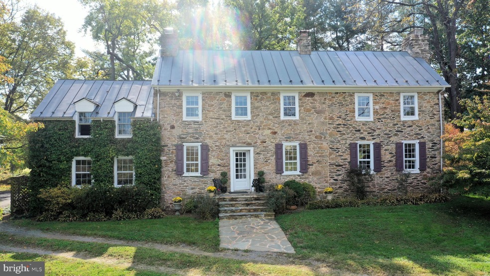 18483 Silcott Springs Rd, Purcellville, VA 20132 - photo 1