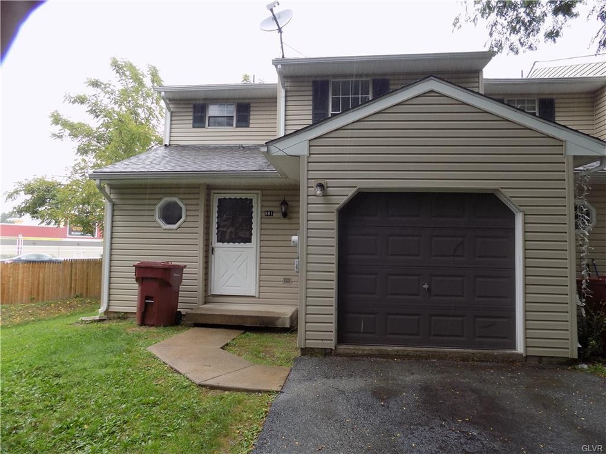 881 Maryland Ct, Whitehall, PA 18052 - photo 1