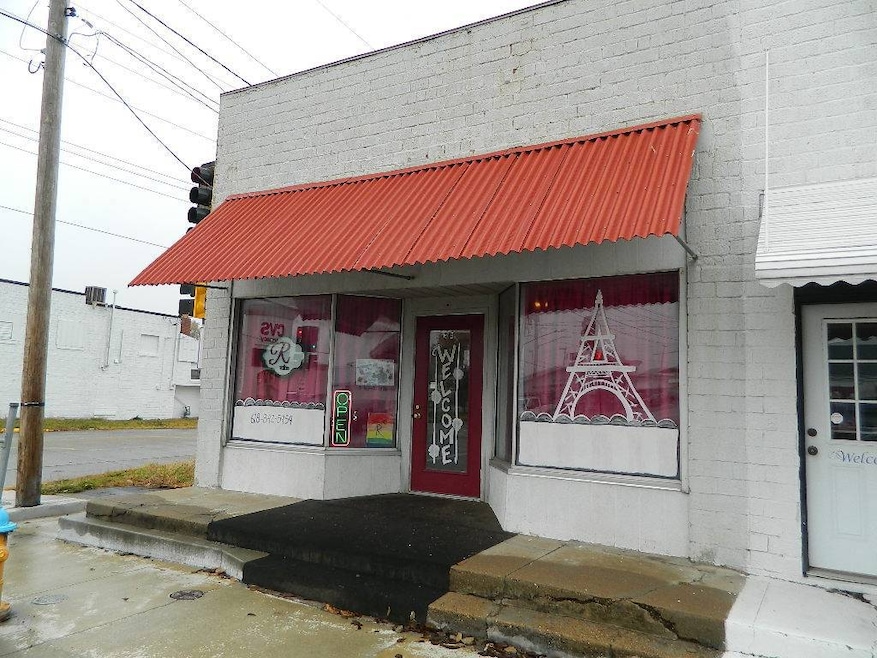 613 W Main St, Fairfield, IL 62837 - photo 1