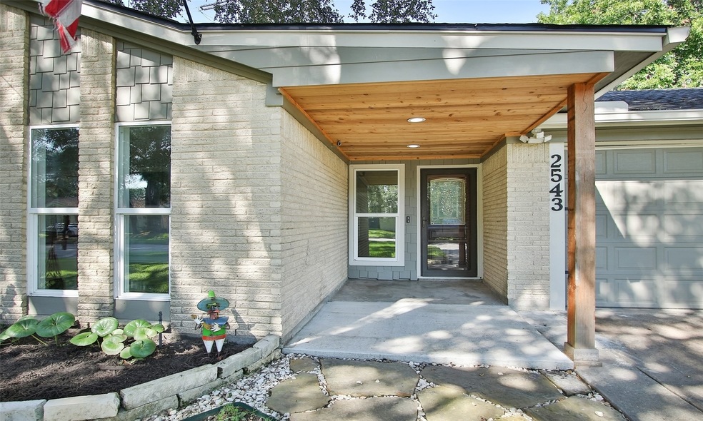 Welcome home to 2543 Kevin Lane!  Classic exterior