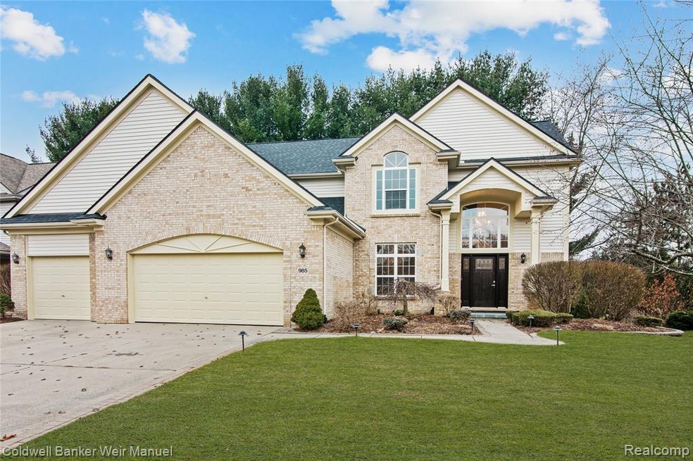 985 Pheasant Run Drive West - Wixom