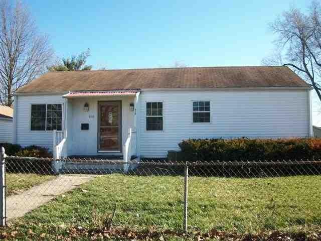 820 N Hamilton St, Lincoln, IL 62656 - photo 1