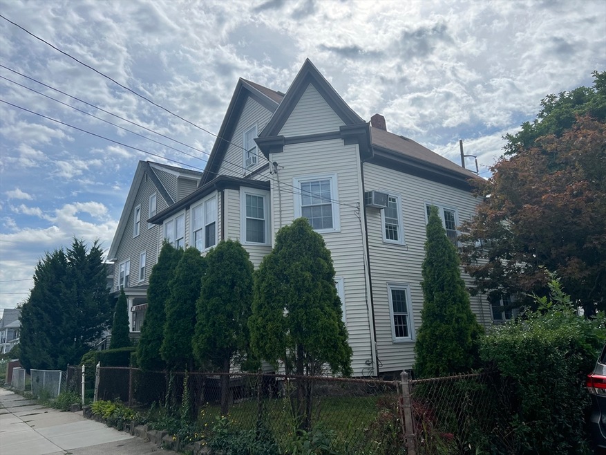 172 Oliver St unit 1, Malden, MA 02148 - photo 1